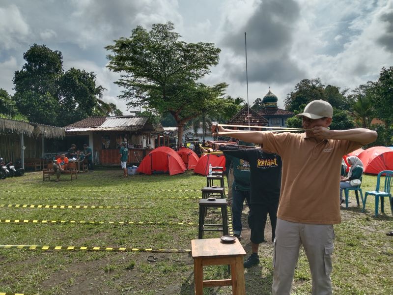 FOKUS: Kegiatan gathering keempat  Komunitas Ketapel Jateng-DIY (KJD) di Embung Kaliaji, Turi, Sleman, Minggu (1/6).