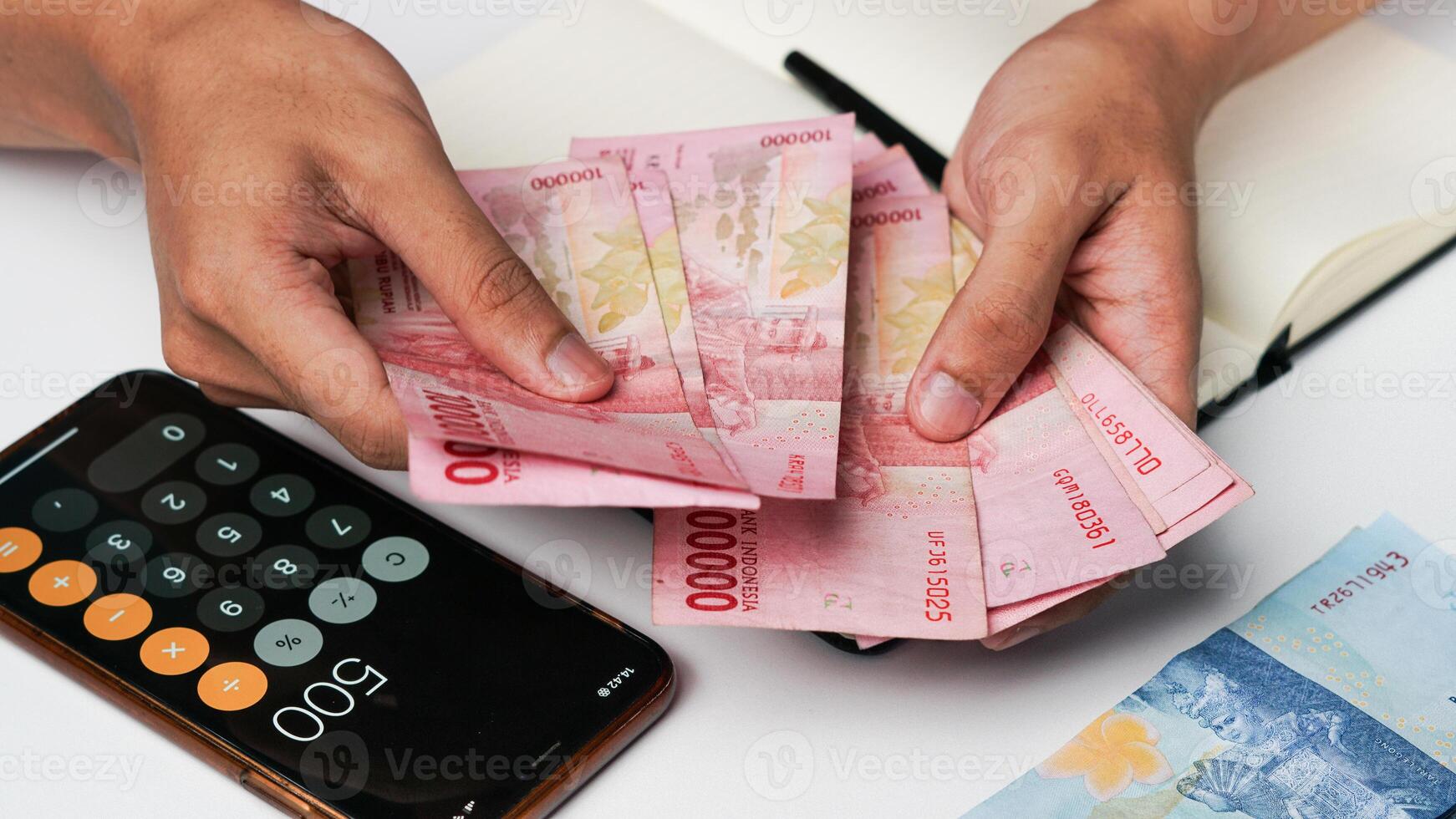 Rupiah melemah tipis terhadap dolar Amerika, pagi ini, Senin (2/5/2025).