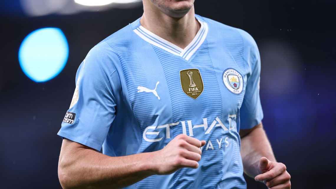 Manchester City gunakan lencana emas di dada setelah menjadi juara Piala Dunia Antarklub