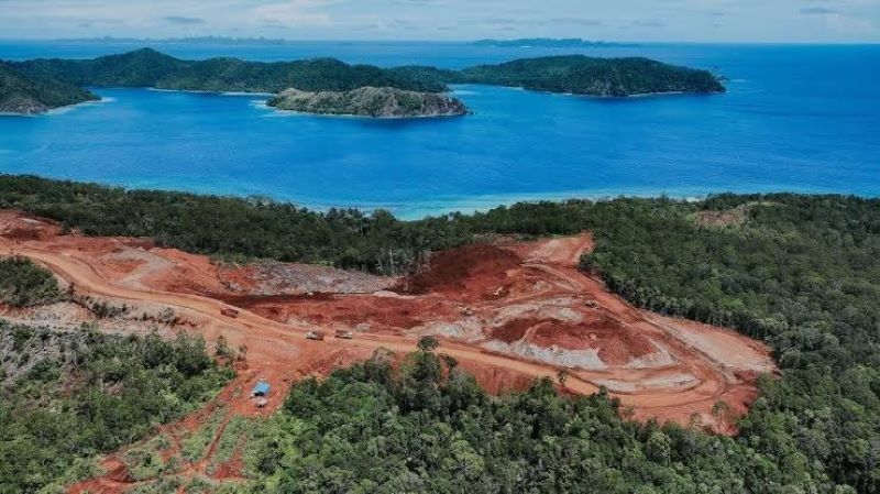 Raja Ampat dan tambang nikel yang sedang dibangun.