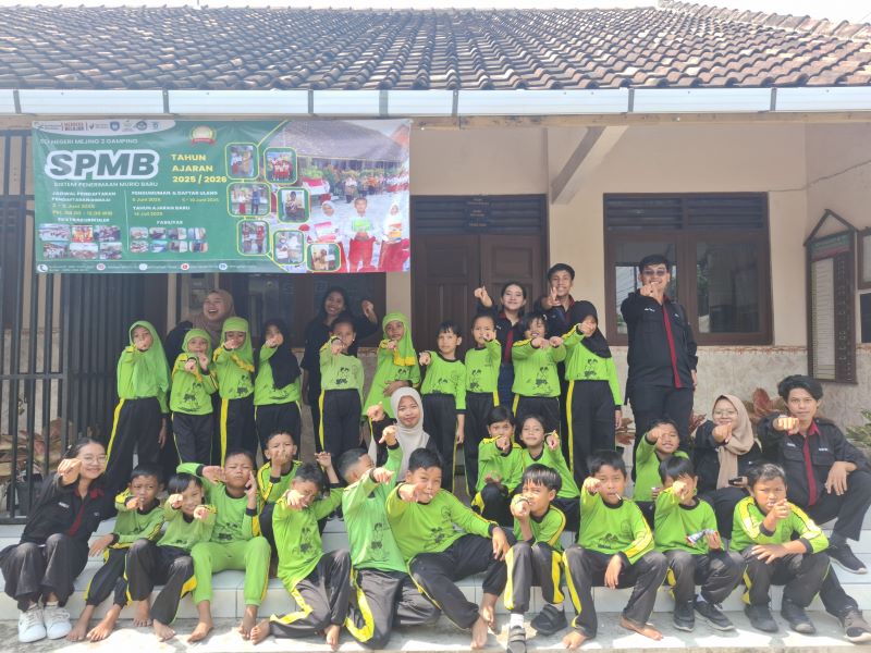 CITA-CITAKU: Himpunan Mahasiswa Bimbingan dan Konseling UMBY saat mengedukasi siswa SDN Mejing 2 untuk bisa mengenali diri mereka lewat cita-cita yang diimpikan.