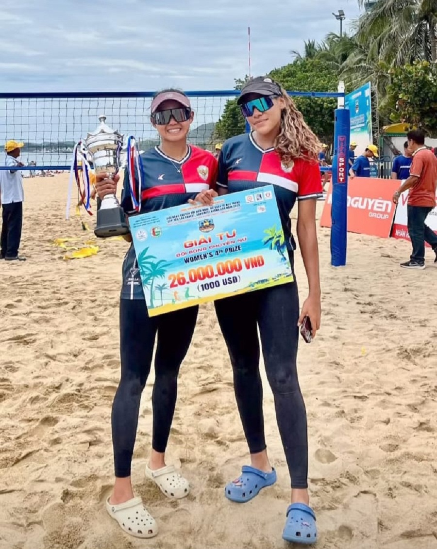 GEMILANG: Atlet voli pantai DIY Bernadetta Shella Hardanti (kiri) menjadi juara empat di ajang Sanvinest Khanh Hoa Cup 2025 di Ho Chi Minh City, Vietnam.