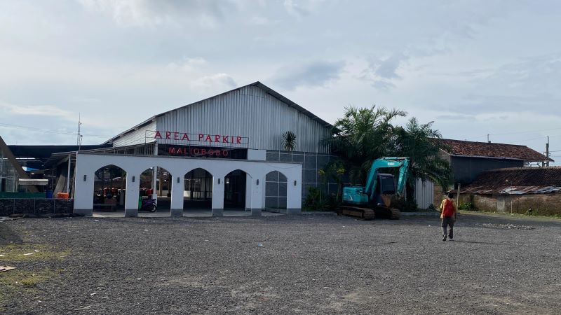 Suasana lokasi baru yang akan ditempati para jukir dan pedagang TKP ABA di lahan bekas Menara Kopi, Kotabaru, Senin (9/6/2025).&nbsp;