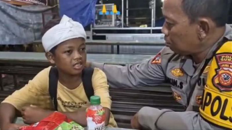 Screenshot Adnan Prasetyo, remaja asal brebes yang viral karena ingin bertemu Dedi Mulyadi bersama Kapolsek Pagaden AKP Ikin Sodikin.