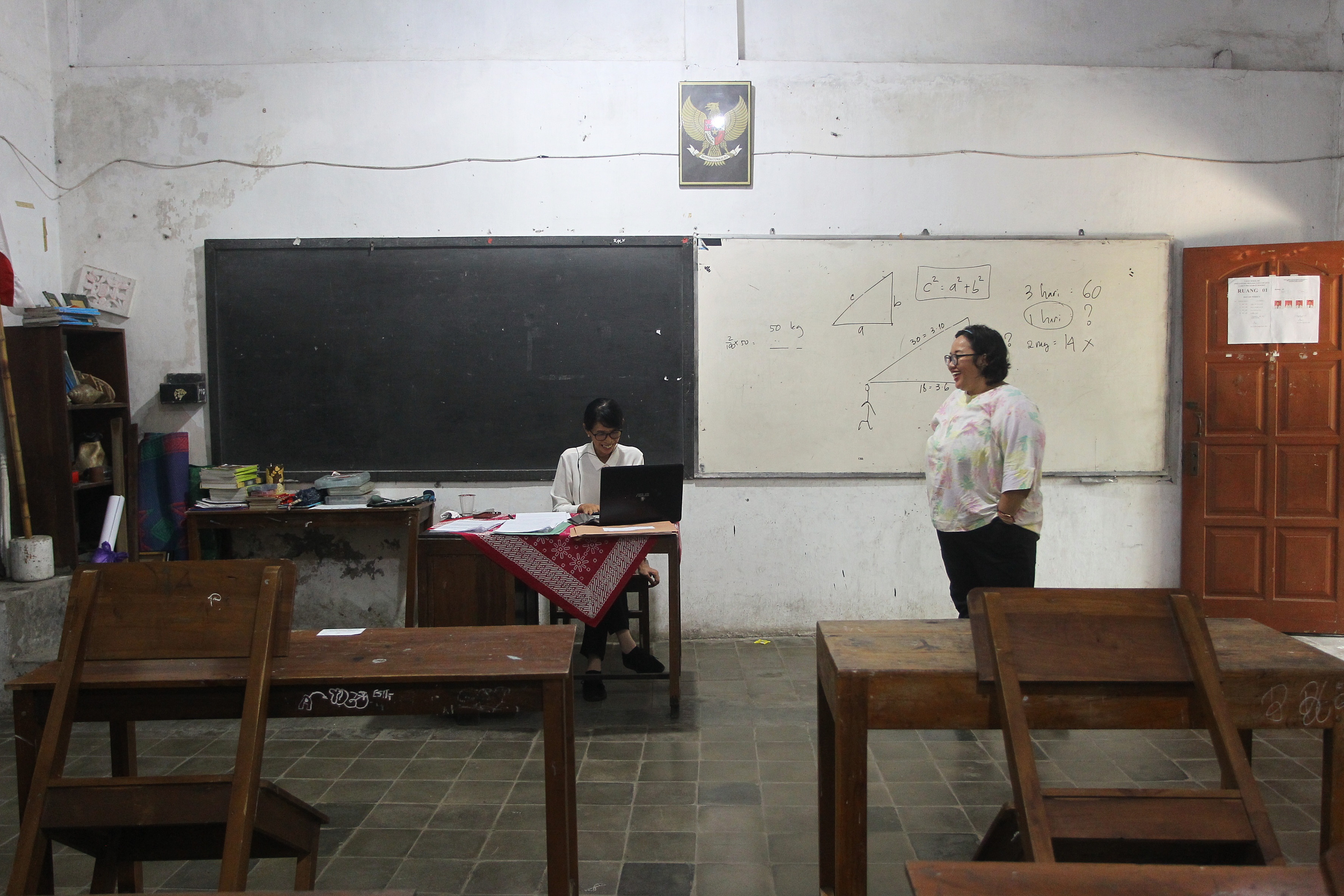 Guru di SMP Gotong Royong Jogja
