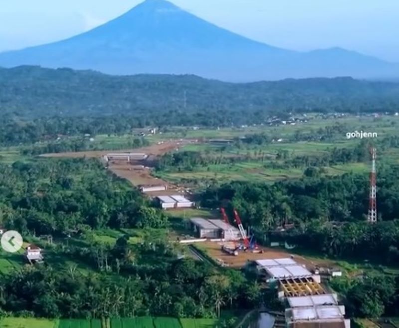 Pemabangunan jalan tol Yogyakarta-Bawen.