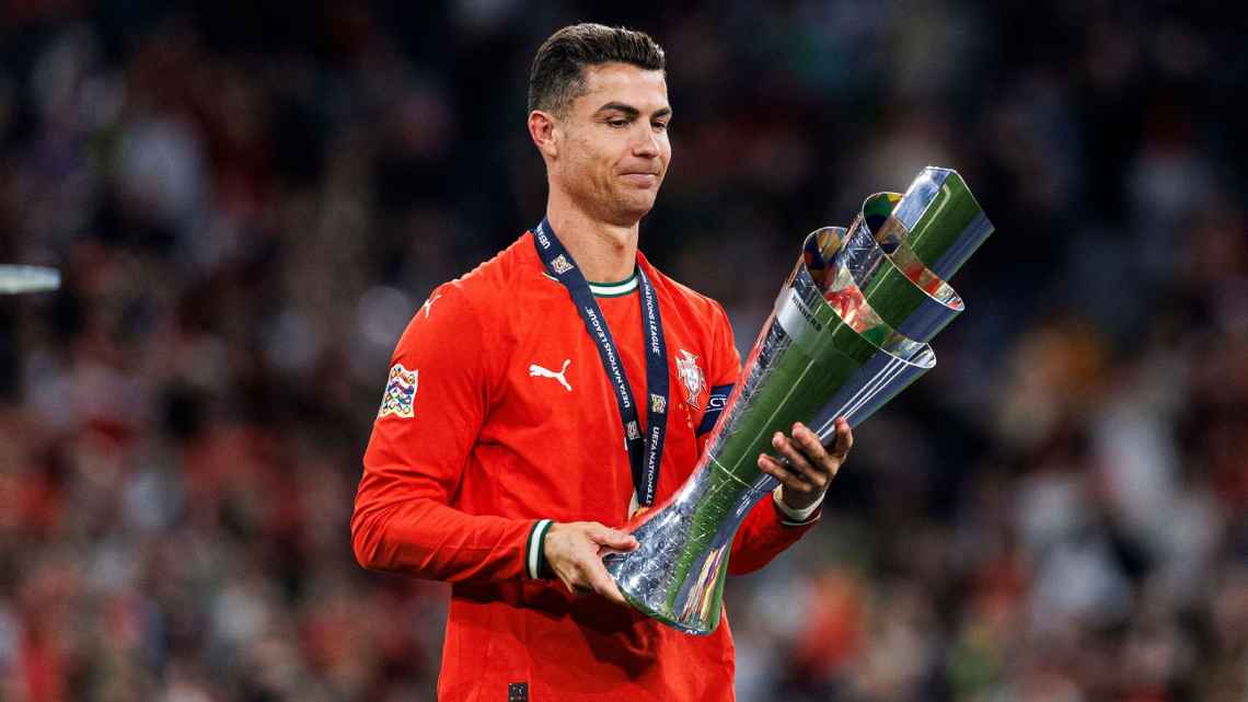 Cristiano Ronaldo terlihat akan bertahan di Al Nassr dengan kontrak baru