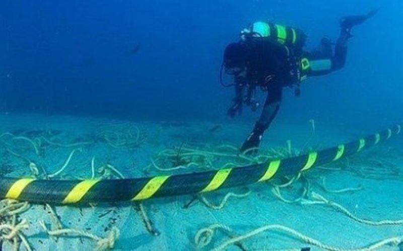 Kabel bawah laut.