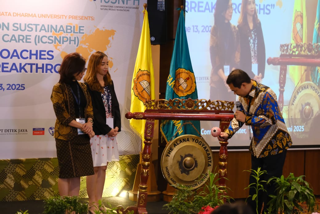 pembukaan konferensi oleh Wakil Rektor Bidang Akademik, Prof. Ir. Sudi Mungkasi, Ph. d