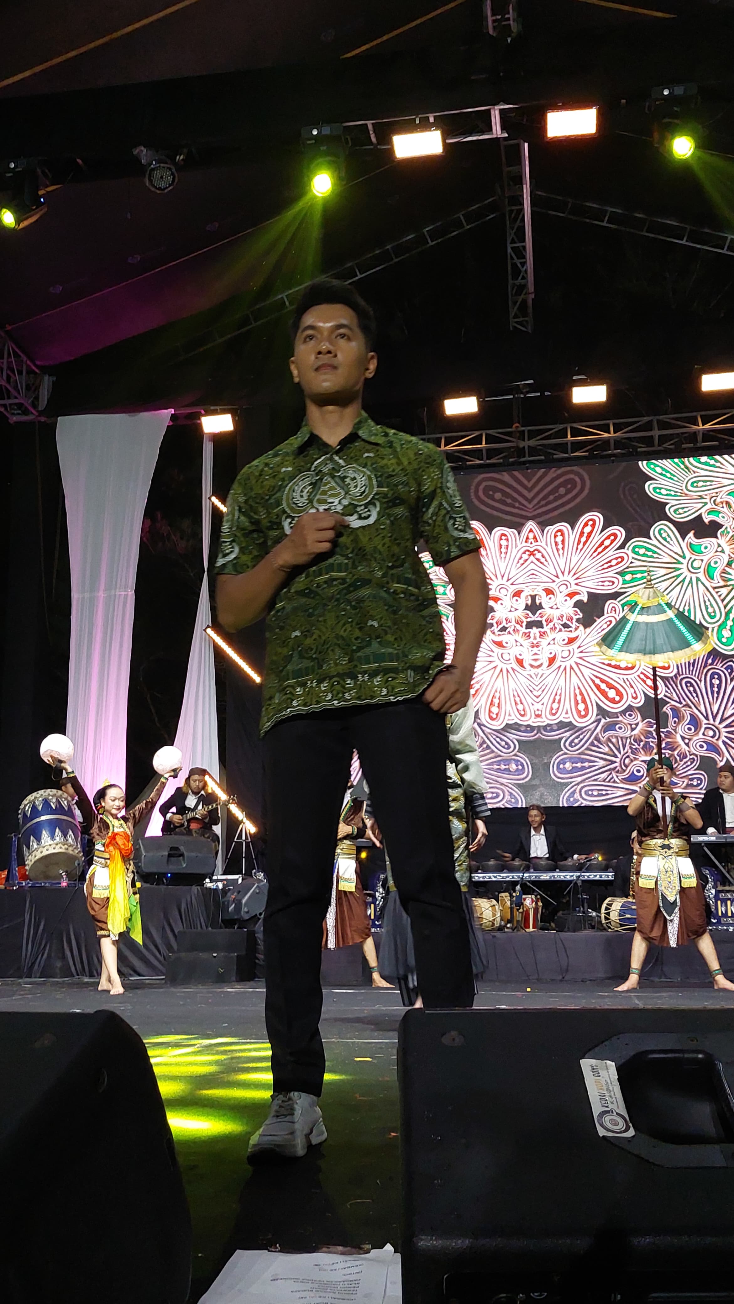 ANOM BAGASKORO/RADAR JOGJA PELUNCURAN: Batik pengganti Geblek Renteng yang dinamai Songsong Agung Ngambararum saat ditampilkan di depan publik.