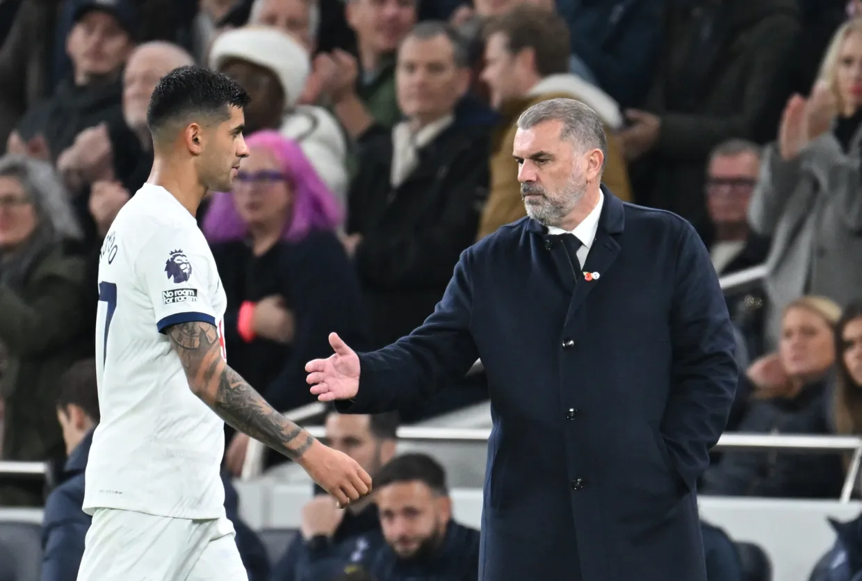 Cristian Romero tampak kecam petinggi Tottenham Hotspur beberapa menit setelah perkenalkan pelatih baru, Thomas Frank