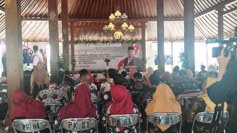 LAUNCHING: Suasana Kalurahan Srimulyo tempat peresmian mock-up Koperasi Desa Merah Putih di Kalurahan Srimulyo, Piyungan Minggu (15/6).