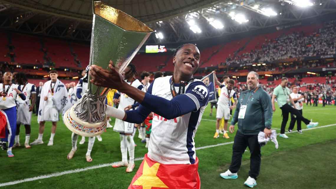 Mathys Tel dipermanenkan Tottenham Hotspur dibawah asuhan pelatih anyar, Thomas Frank