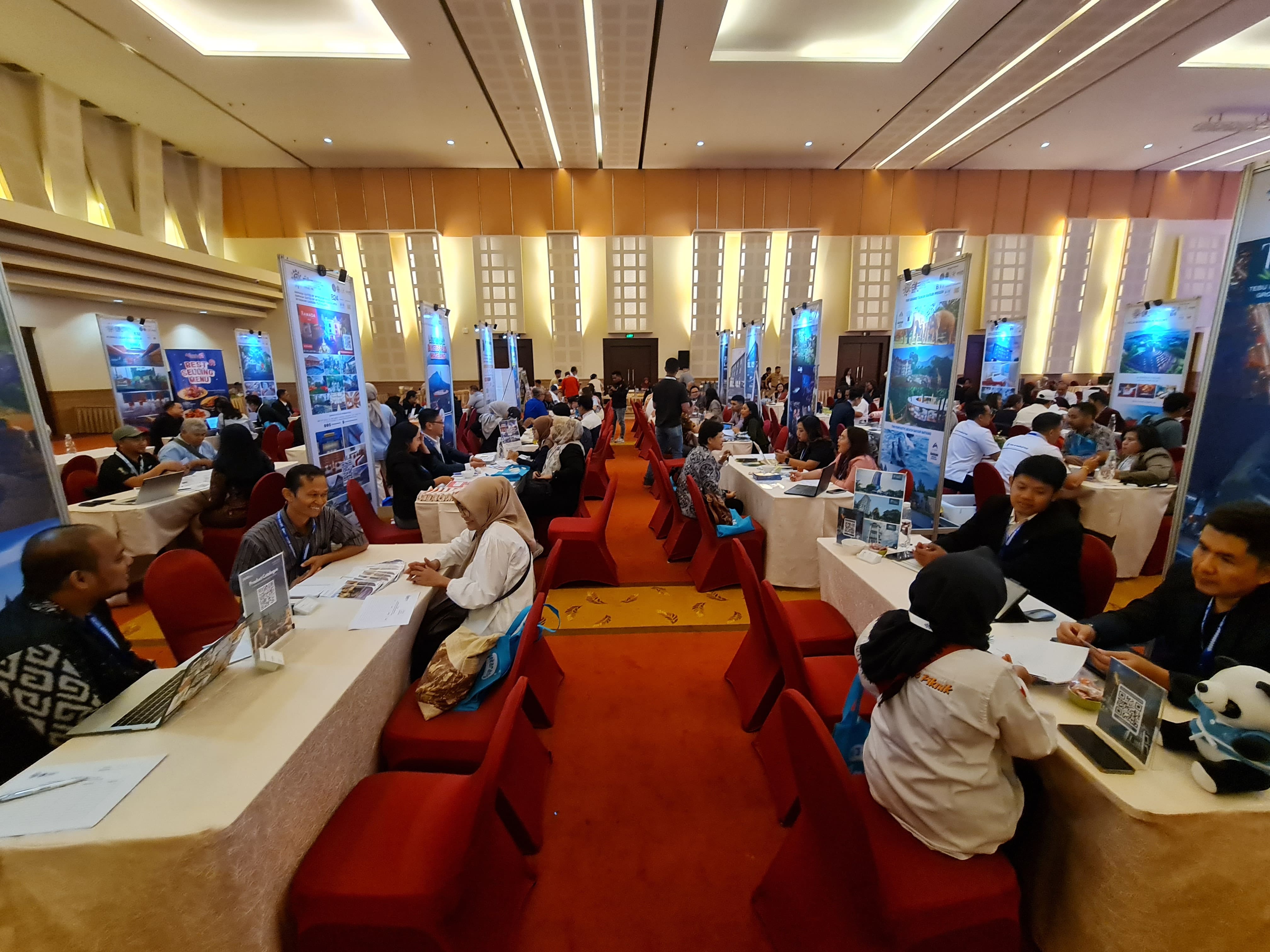 Ada ratusan sellers dari berbagai daerah untuk mempromosikan produknya di Grand Artos Hotel & Convention Magelang, 15-17 Juni 2025.