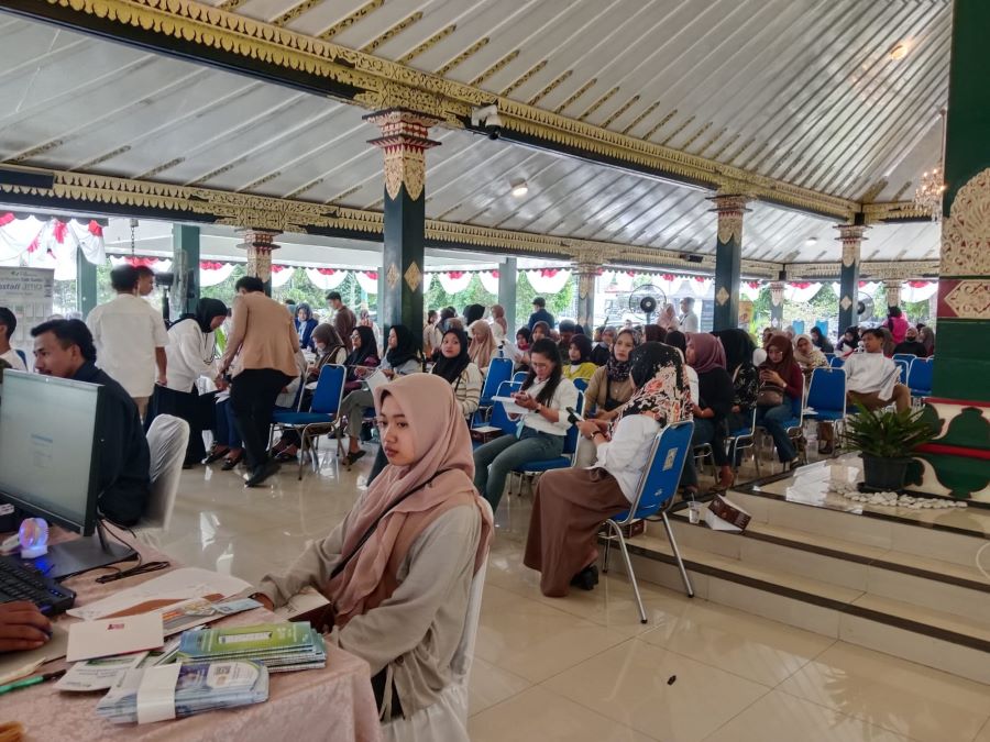 Pencairan JHT bagi karyawan PT MTG yang kena PHK
