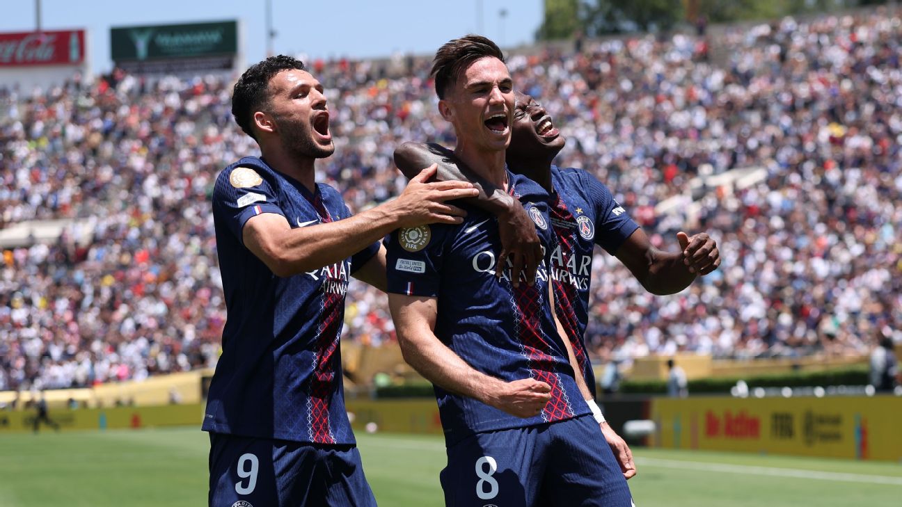 Pemain Paris Saint Germain rayakan gol ke gawang Atletico Madrid di Piala Dunia Antarklub 2025