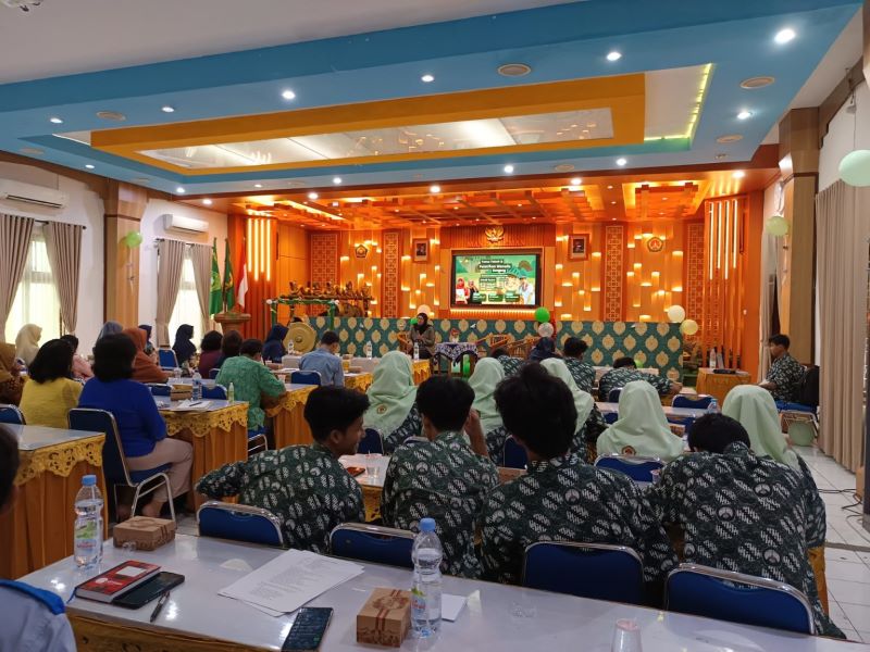 ASAH KEMAMPUAN NARATIF: Para peserta dari MAN 3 Sleman mengikuti pelatihan menulis dan mendongeng bertajuk Menanam Kebaikan lewat Cerita yang diinisiasi ekstrakurikuler Mayoga Book Lover