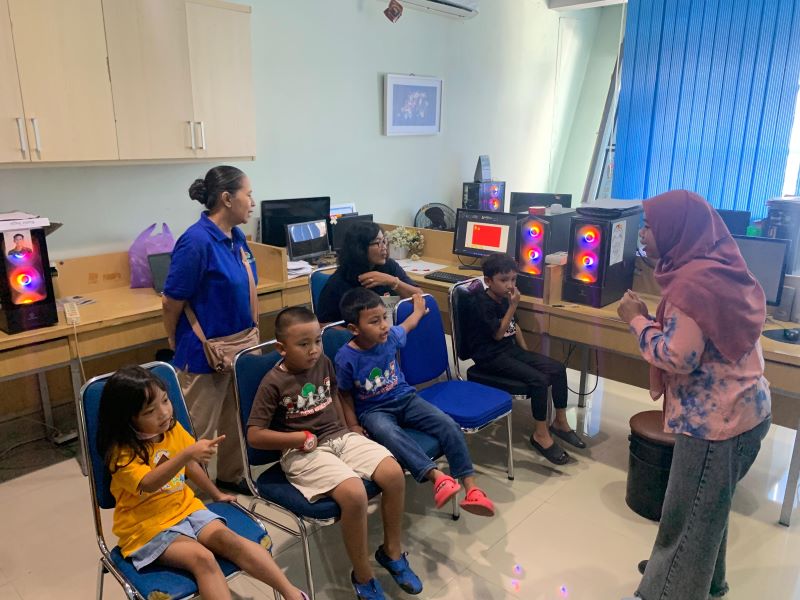 Kunjungan Anak-anak Kelompok Bermain (KB) Mata Air Plosokuning V ke Kantor Radar Jogja, Selasa (17/6/2025).