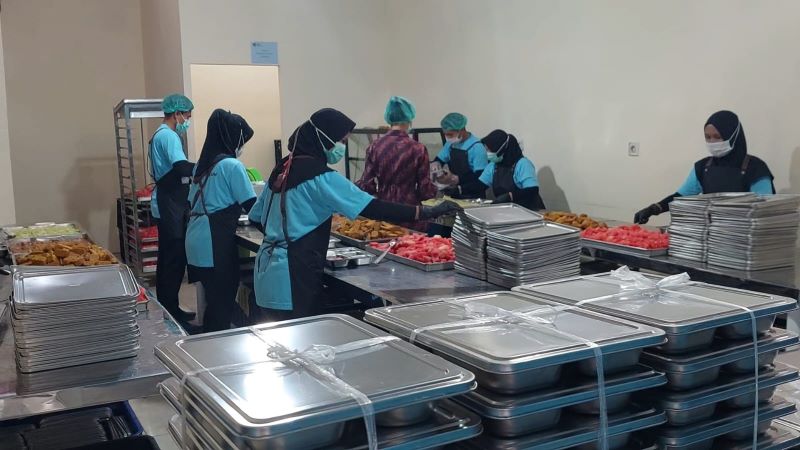 PEMBUATAN: Suasana dapur MBG di SPPG Samigaluh.&nbsp;