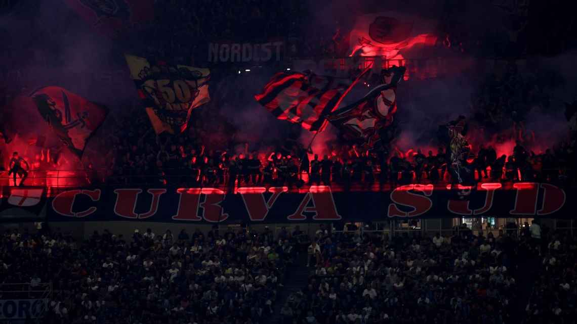 Sebanyak 16 penggemar Inter dan AC Milan dihukum karena melakukan tindak kriminal