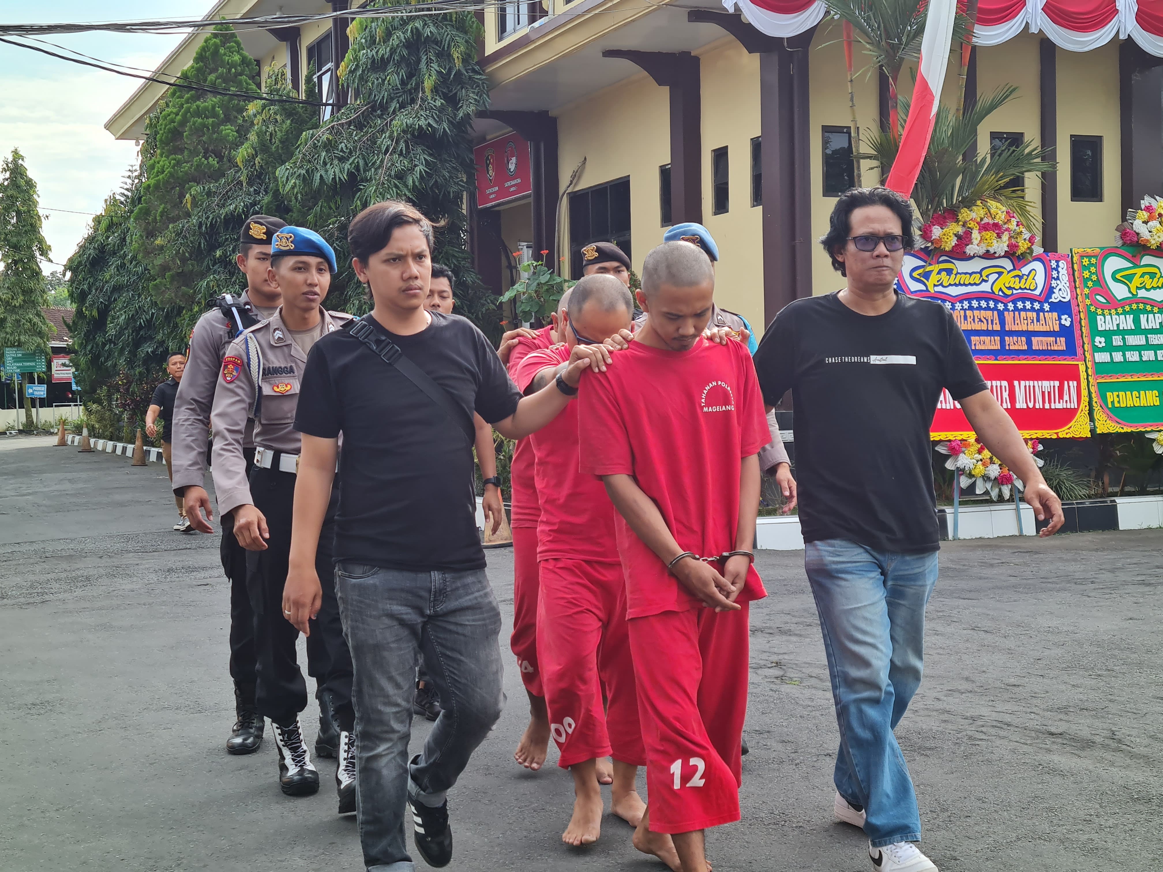 Satresnarkoba menangkap tiga pelaku tindak pidana kasus narkoba.