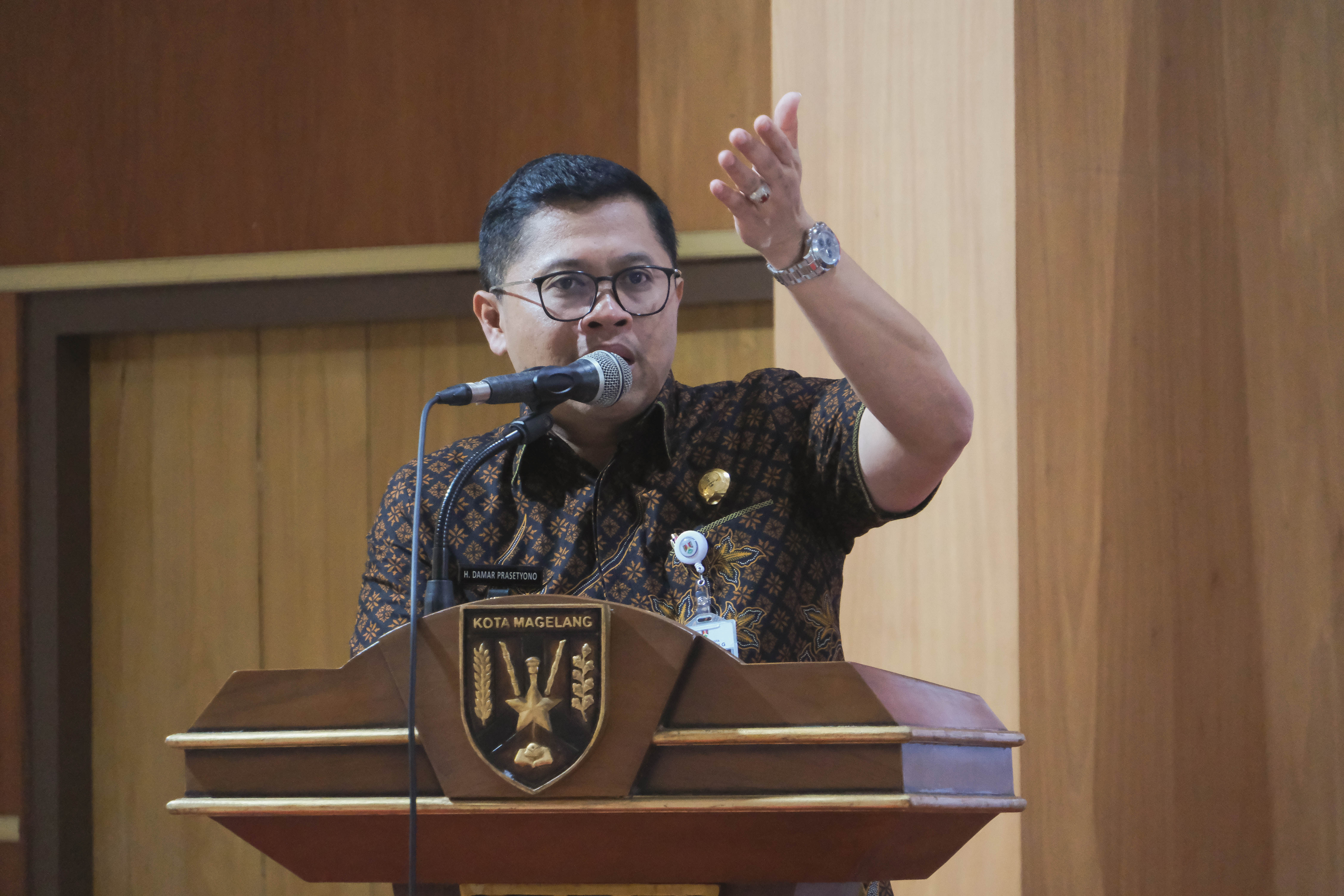 Wali Kota Magelang Damar Prasetyono saat menyampaikan paparan pada forum FGD penyusunan raperda pemberdayaan masyarakat di Aula Adipura Kencana, Kamis (19/6).  &nbsp;