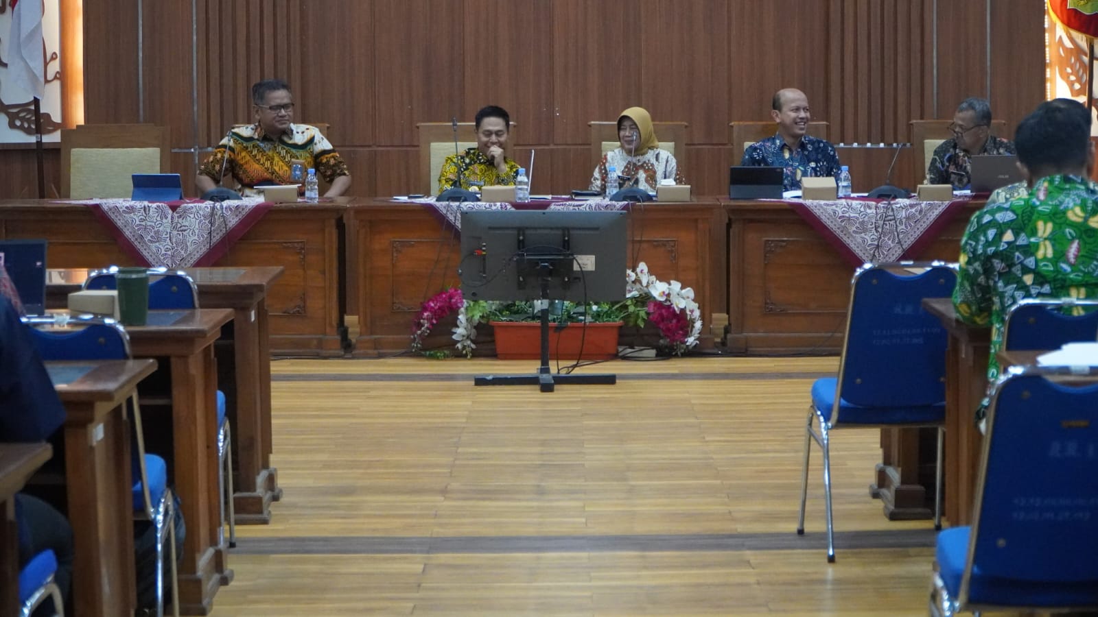 Evaluasi tahun 2024 dan rencana aksi penanggulangan kemiskinan Gunungkidul 2025 dilaksanakan bersama OPD, Kapanewon dan BUMD di Ruang Handayani Setda Gunungkidul, Kamis (19/6/2025).