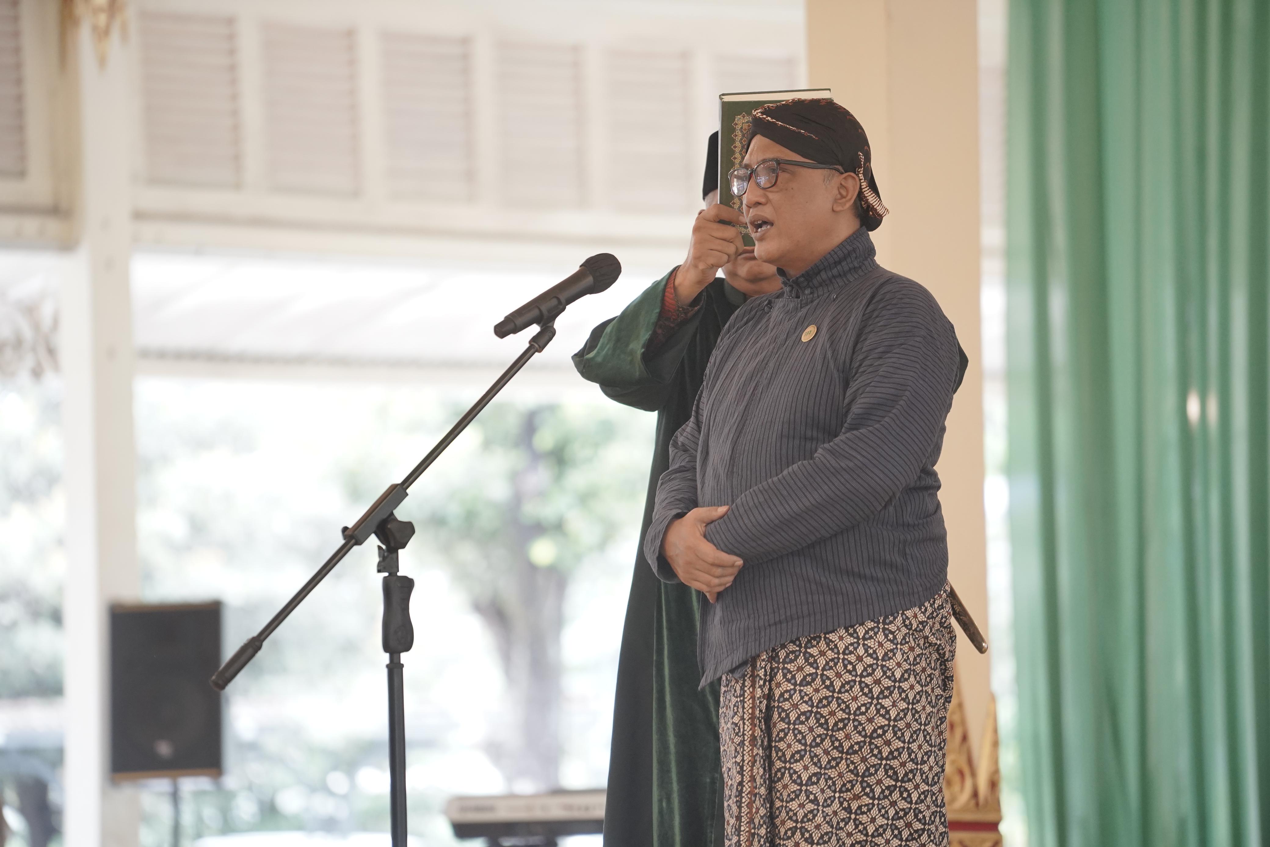Pelantikan Aria Nugrahadi jadi Pj Sekprov DIY di Bangsal Kepatihan, Kompleks Kepatihan, Jogja, Kamis (19/6/2025).