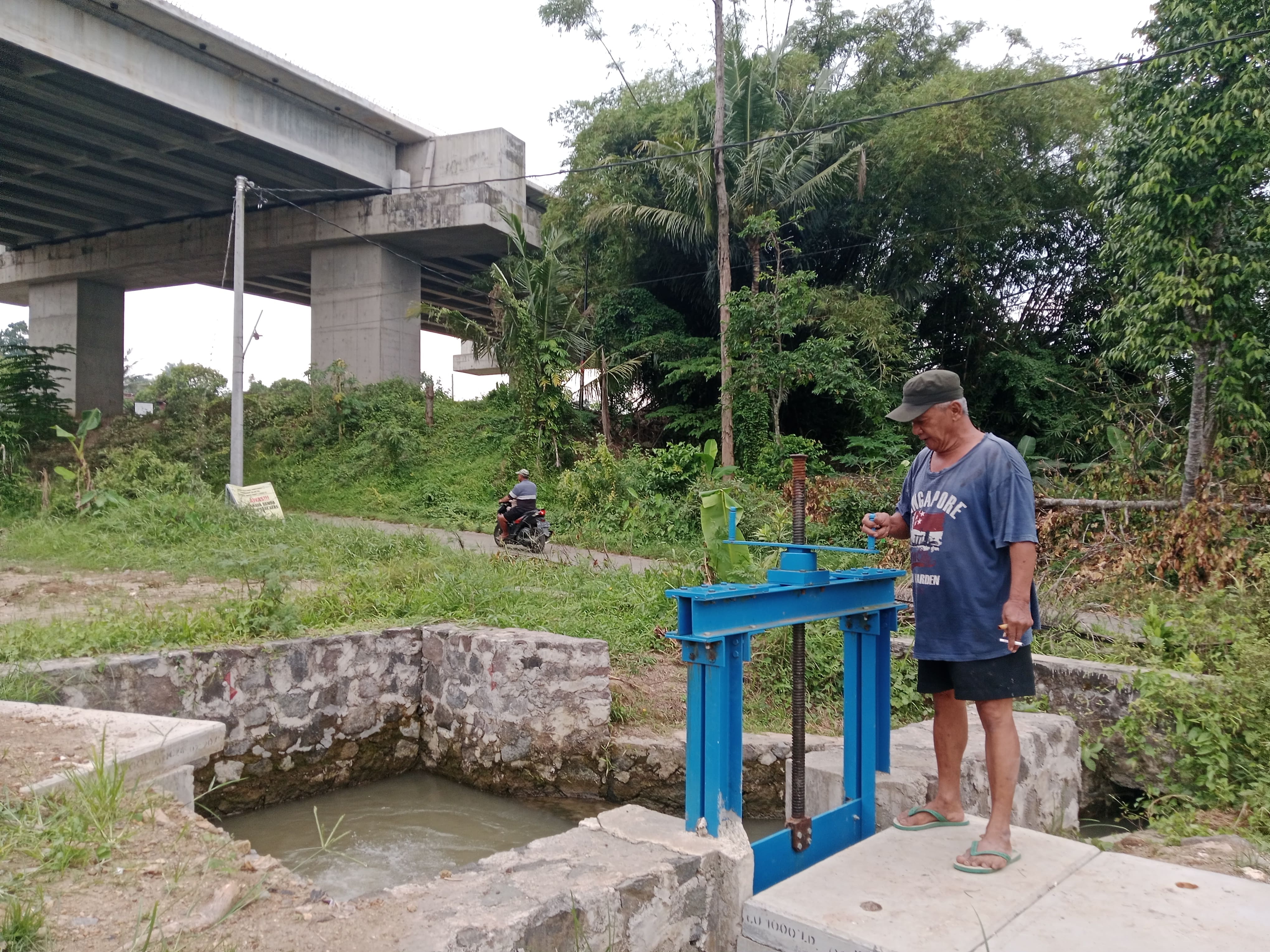 Gejlig Susukan I di Seyegan Sleman, Pintu Air yang Digeser karena Terdampak Proyek Tol Jogja-Bawen  &nbsp;