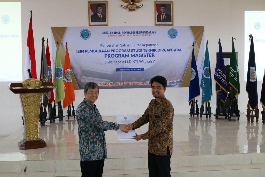 Sesi penyerahan SK S2 Teknik Dirgantara STTKD yang diberikan oleh LLDIKTI Wilayah 5