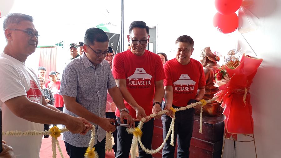 RESMI:&nbsp;Wakil Wali Kota Jogja Wawan Harmawan bersama dengan jajaran direksi PT.&nbsp; Jogjatama Vishesha saat meninjau food station Jogja Setia, Minggu (22/6/2025).