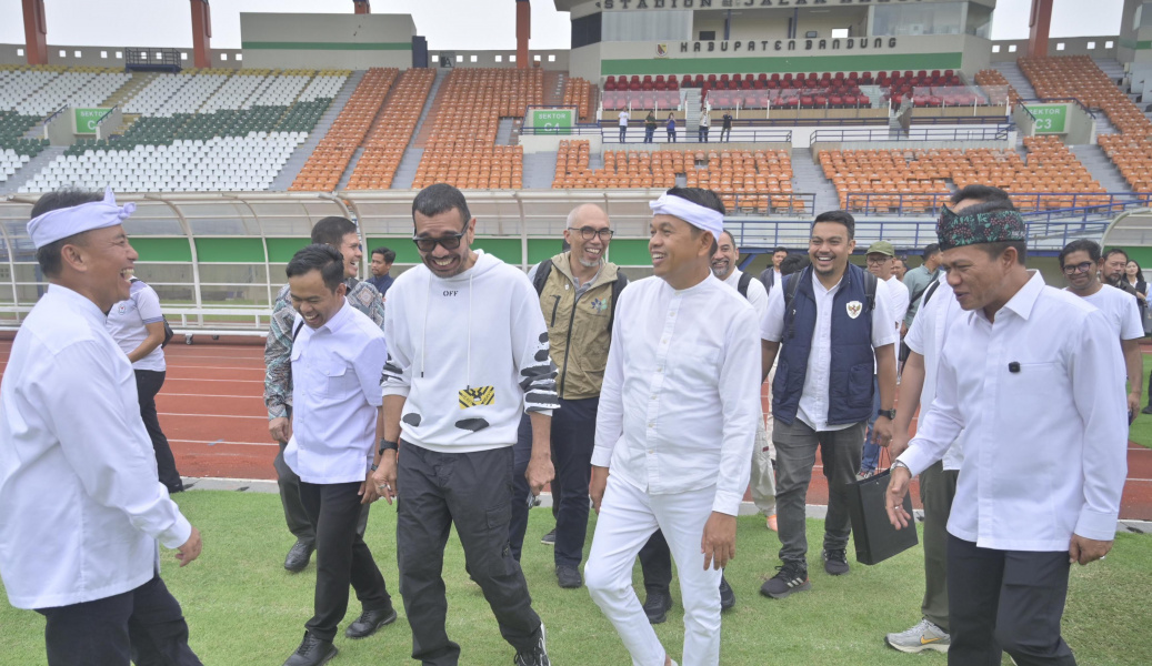 Gubernur Jawa Barat Dedi Mulyadi jalani kunjungan dan cek kesiapan Stadion Si Jalak Harupat jelang Piala Presiden 2025