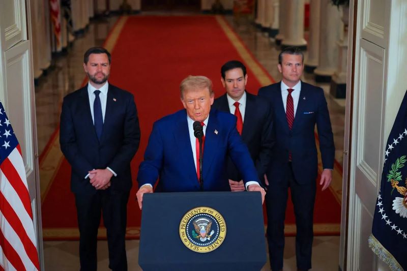 Presiden Amerika Serikat, Donald Trump, menyampaikan pidato kepada rakyat dari Gedung Putih di Washington pada 21 Juni, setelah mengumumkan bahwa Amerika Serikat telah membombardir situs nuklir di...
