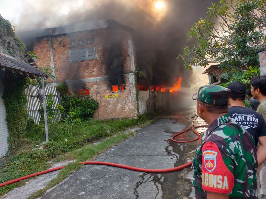 LUDES: Kebakaran Terjadi di Gudang Tas CV Kairos Bantul melahap hasil produksi hingga kerugian capai miliaran Sabtu (10/5)