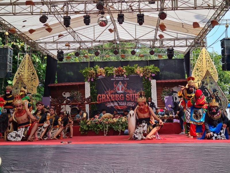 ATRAKTIF: Pentas kesenian Siswo Turonggo Mudho menjadi pembuka rangkaian kegiatan Gerebek Suro Gunung Tidar 2025 Rabu (25/6).