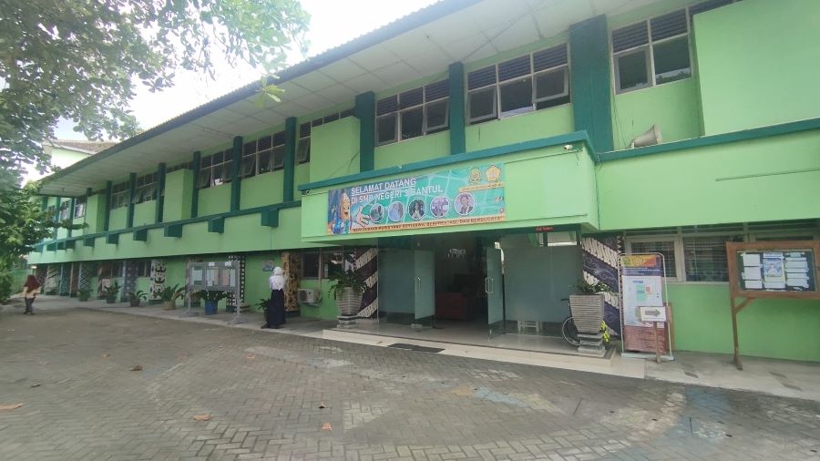 TAMPAK DEPAN: SMP Negeri 3 Bantul yang menjadi salah-satu percontohan sekolah sehat jiwa