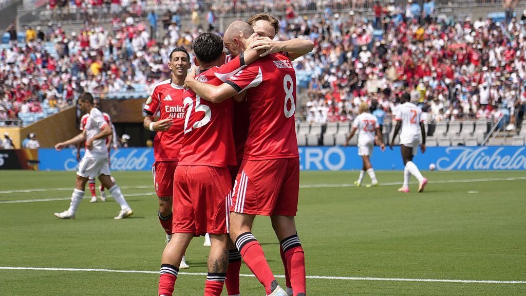 Selebrasi pemain Benfica setelah Andreas Schjelderup mencetak gol kemenangan atas Bayern Munich