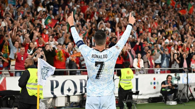 Caption : Ronaldo saat merayakan gol ke 900-nya bersama Timnas Portugal.