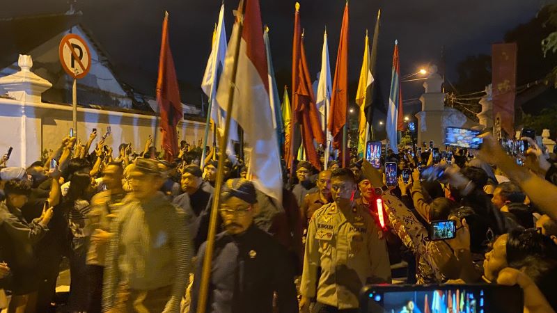 Ritual Lampah Madya Ratri Hajat Kawula Dalem Keraton Ngayogyakarta Hadiningrat untuk meperingati Tahun Baru Islam, Jumat (27/6/2025) dini hari.