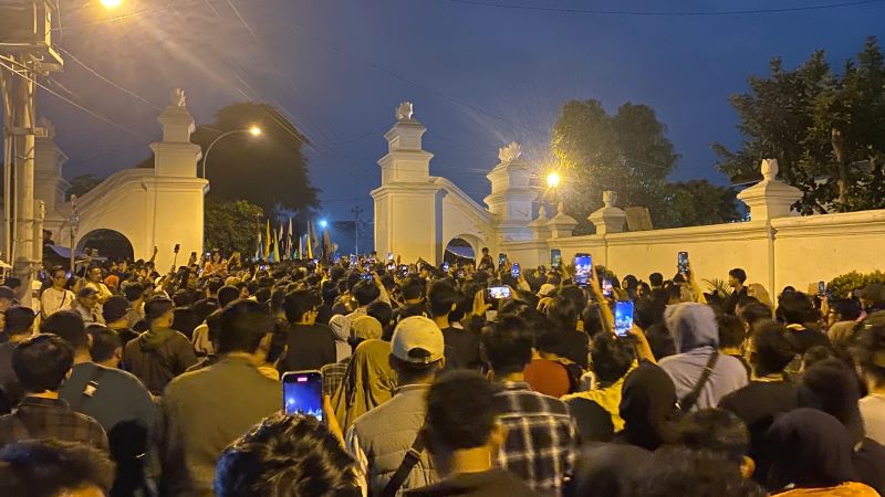 Ritual Lampah Madya Ratri Hajat Kawula Dalem Keraton Ngayogyakarta Hadiningrat untuk meperingati Tahun Baru Islam, Jumat (27/6/2025) dini hari.