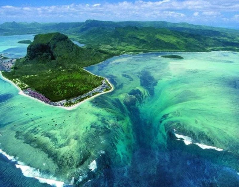 Air terjun bawah laut di Mauritius.