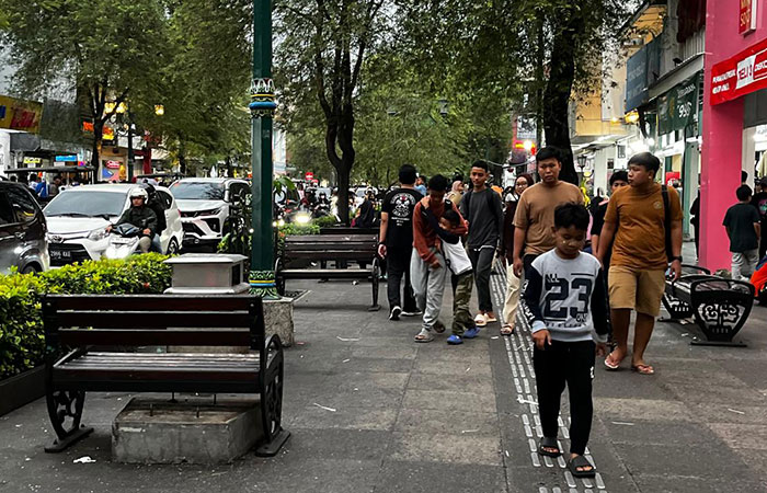 LIBUR PANJANG: Wisatawan memadati kawasan Malioboro dalam periode libur akhir pekan&nbsp;