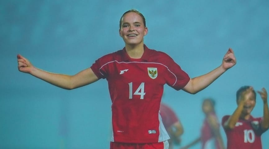 Selebrasi Isa Warps setelah mencetak gol kemenangan bagi Timnas Putri Indonesia