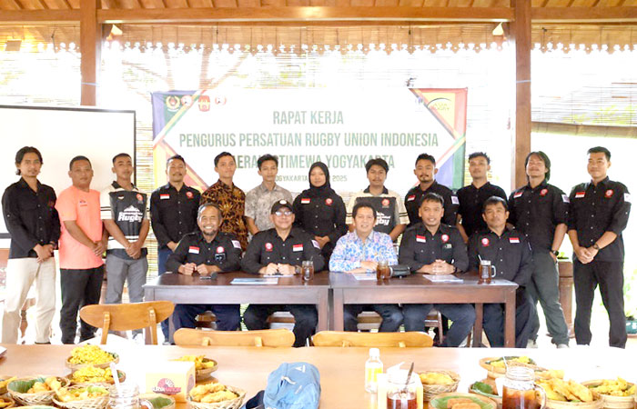 JANGKA PANJANG: Wakil Ketua Umum II KONI DIY Nolik Maryono bersama pengurus Pengda PRUI DIY.