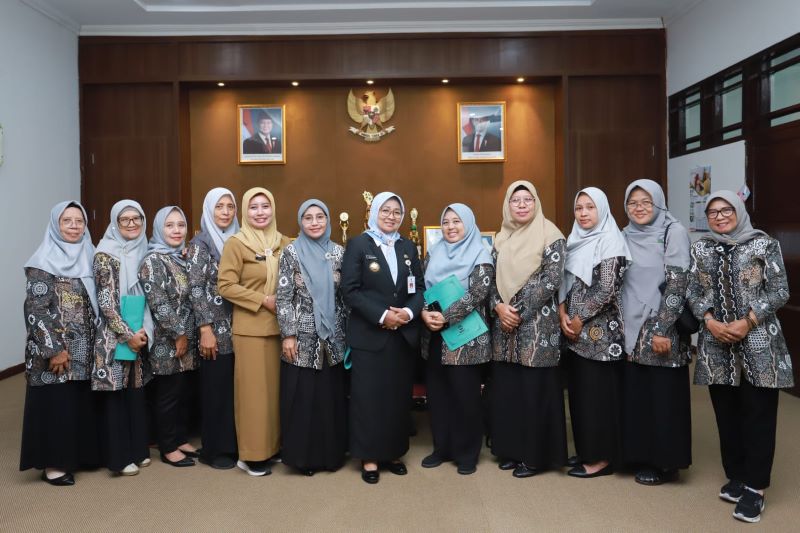 AUDIENSI: Ketua TP PKK Kebumen Nurjanah bersama rombongan meminta dukungan Bupati Kebumen Lilis Nuryani untuk penanganan stunting.