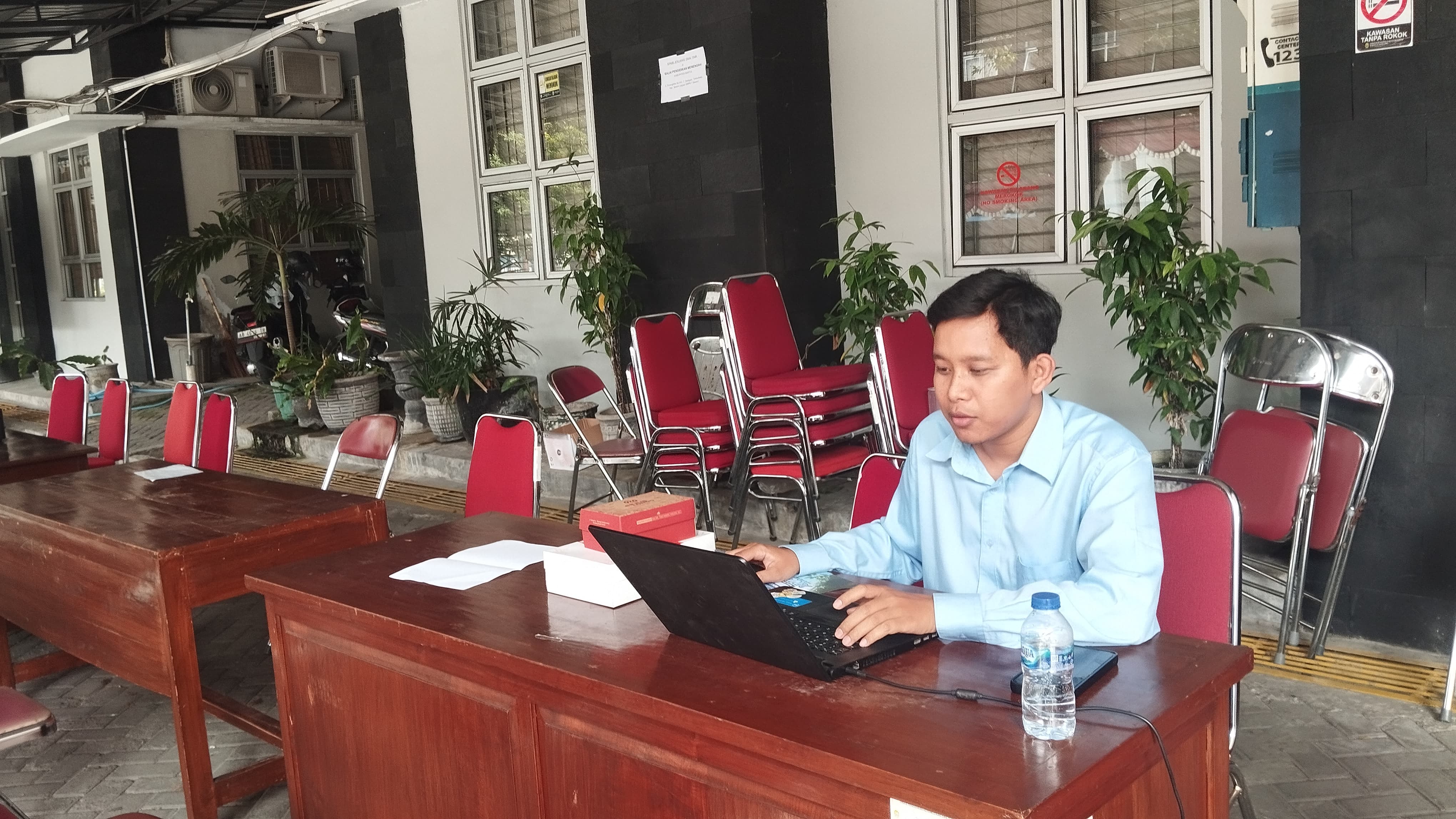 ADUAN: Posko aduan SPMB SMP di depan DINAS pendidikan Pemuda dan Olahraga Bantul Selasa (1/7)