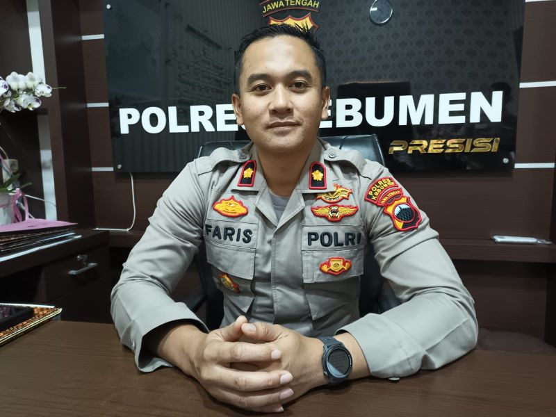 GIGIH: Kompol Faris Budiman yang menjabat sebagai Wakapolres Kebumen sejak Februari 2025. Meskipun terlahir di desa, dia tetepa bertekad untuk mewujudkan mimpinya masuk kepolisian