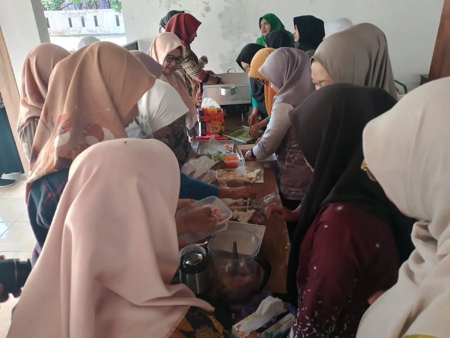 Pelatihan Pembuatan Pemberian Makanan Tambahan (PMT) bergizi tinggi berbasis pangan lokal untuk balita di Kalurahan Karangasem, Kapanewon Paliyan, Kabupaten Gunungkidul, Kamis