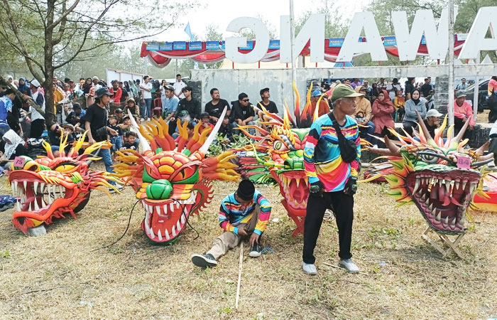 MERIAH: Festival Layangan di Pantai Ketawang menampilkan berbagai kategori layang-layang, mulai tradisional, dua dimensi serta tiga dimensi.
