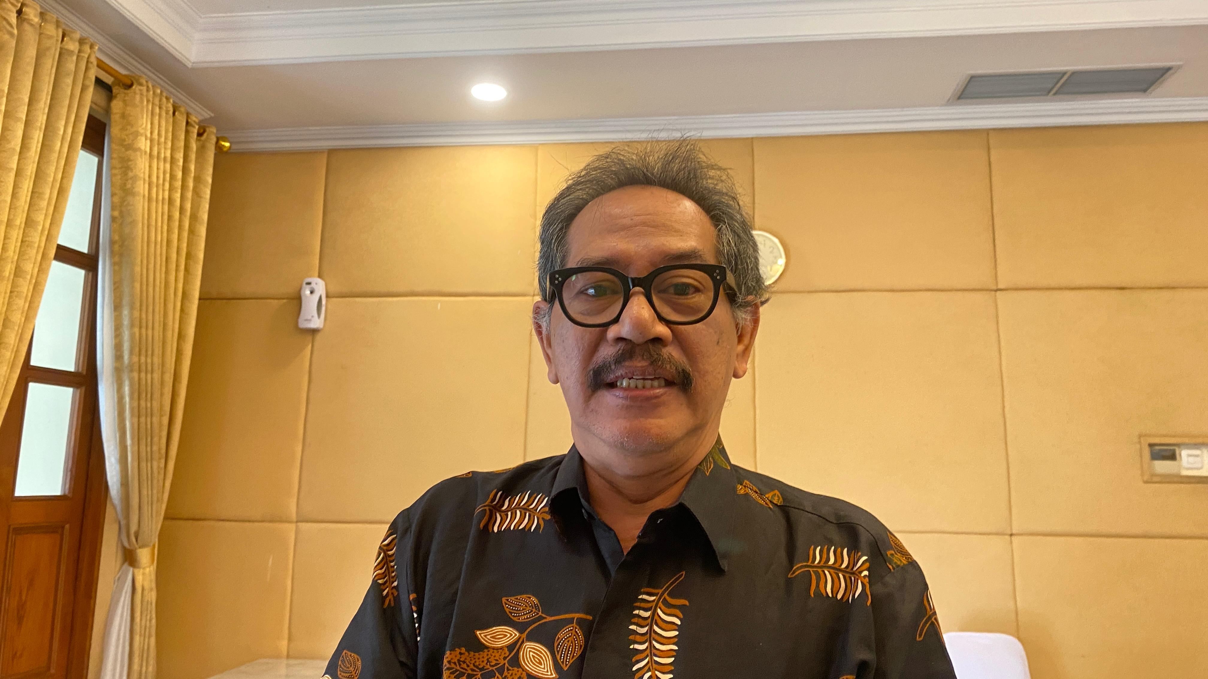 Perwakilan BAM DPR RI Totok Hedi Santosa saat ditemui pasca acara jajak pendapat putusan MK terkait pendidikan sekolah swasta gratis di Kompleks Kepatihan, Jogja, Senin (7/7/2025).